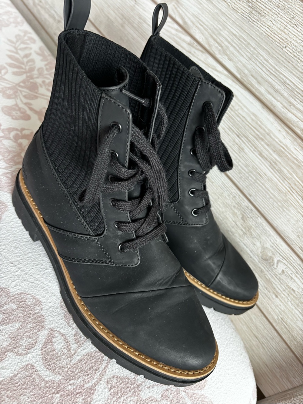 Toms Black Lace-Up Women's Boots - Picture 7 of 7